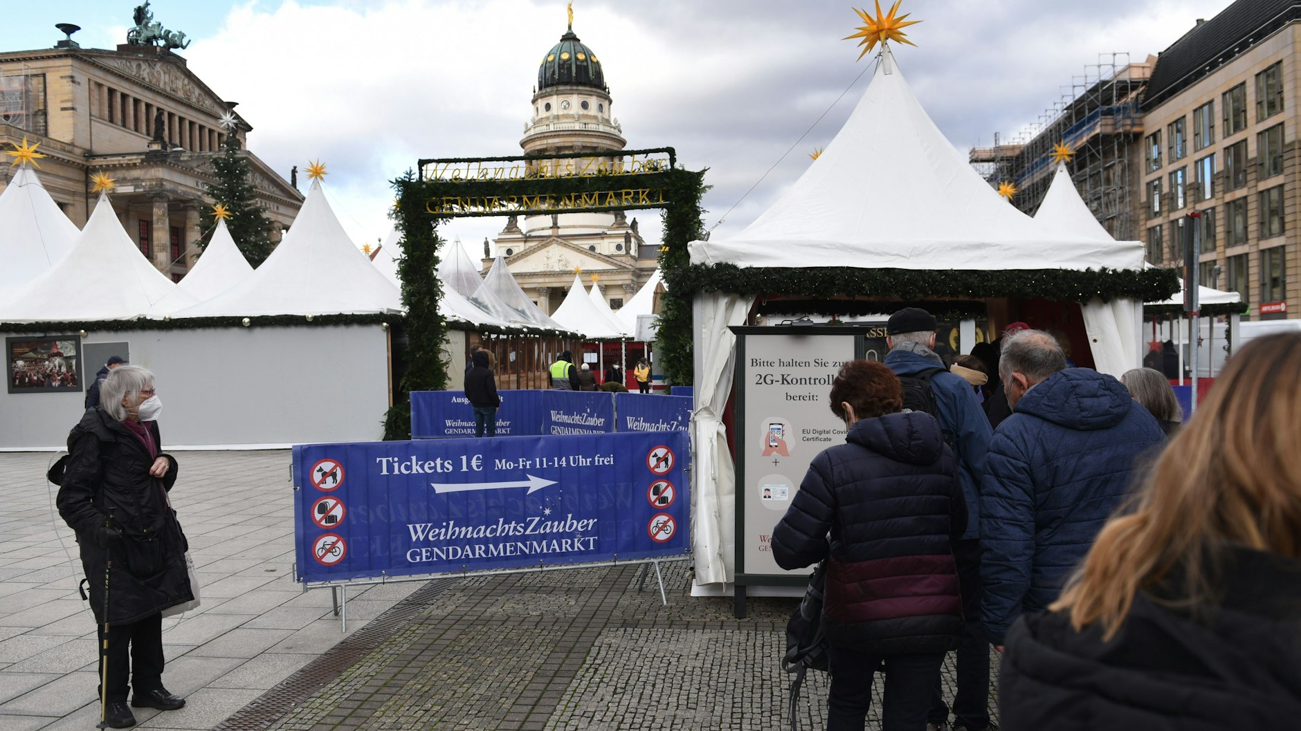 Am Weihnachtsmarkt am Gendarmenmarkt haben Ungeimpfte schon jetzt keinen Zutritt.