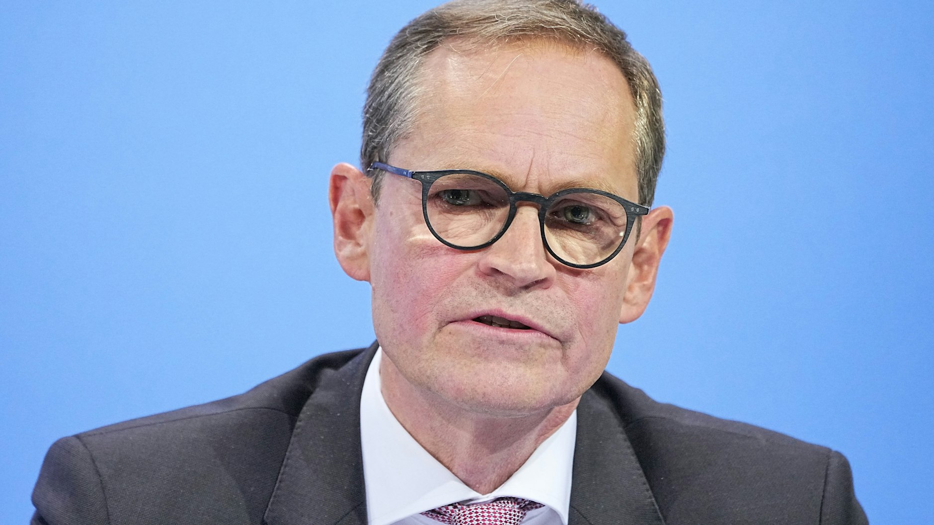 Der amtierende Regierende Bürgermeister Michael Müller erklärt, dass wir&nbsp;um eine Impfpflicht „nicht mehr drumherum kommen werden“.