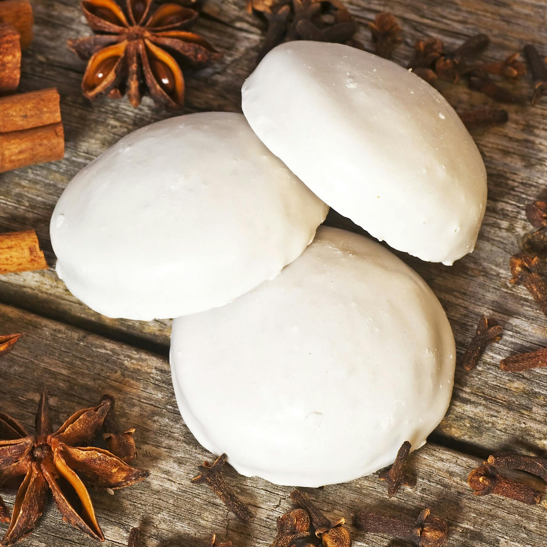 Rezept für Pfeffernüsse: Leckere Weihnachtsbäckerei! Mit dieser simplen Anleitung können köstliche Pfeffernüsse backen