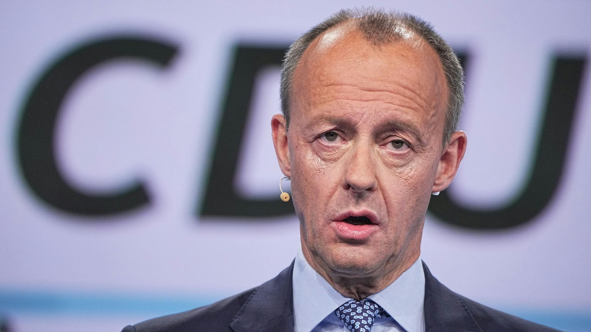 Friedrich Merz forderte in einer Talkshow eine Spielsperre für Bayern-Star Joshua Kimmich und andere ungeimpfte Profi-Fußballer.