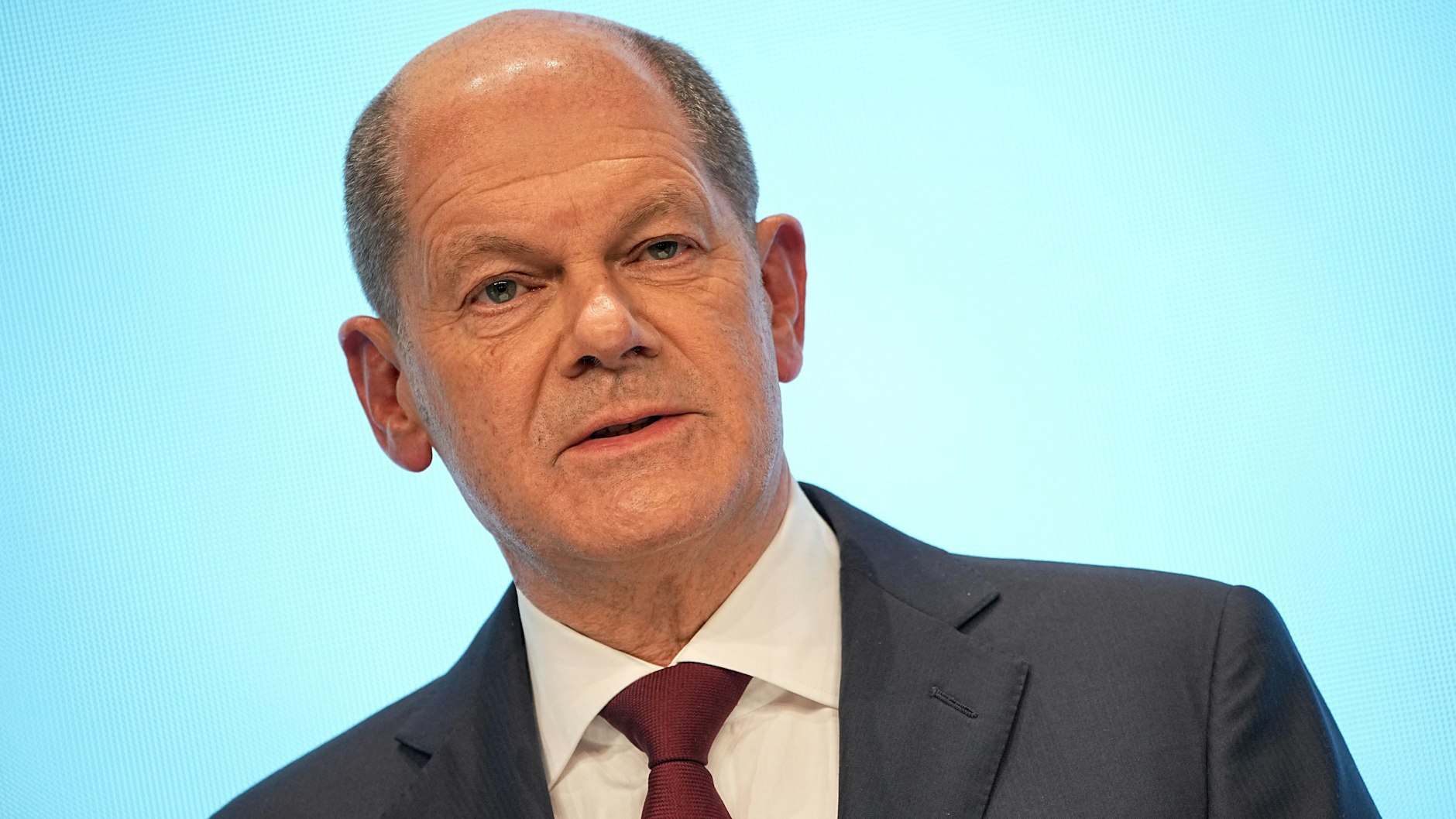 Olaf Scholz stellt auf einer Pressekonferenz den gemeinsamen Koalitionsvertrag der Ampel-Parteien vor.