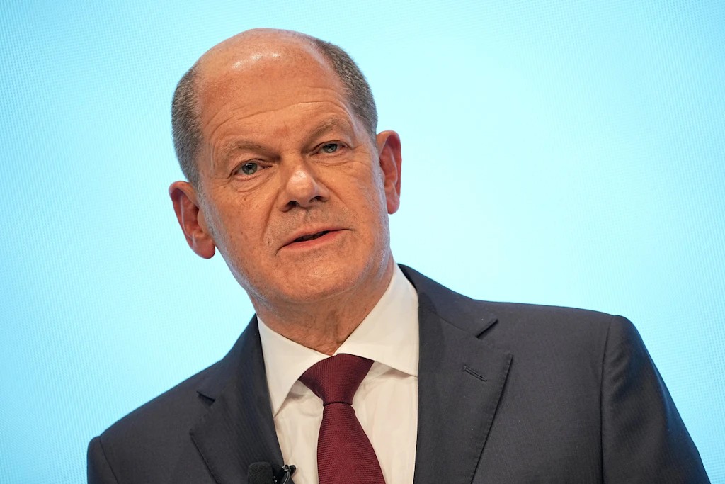 Olaf Scholz stellt auf einer Pressekonferenz den gemeinsamen Koalitionsvertrag der Ampel-Parteien vor.