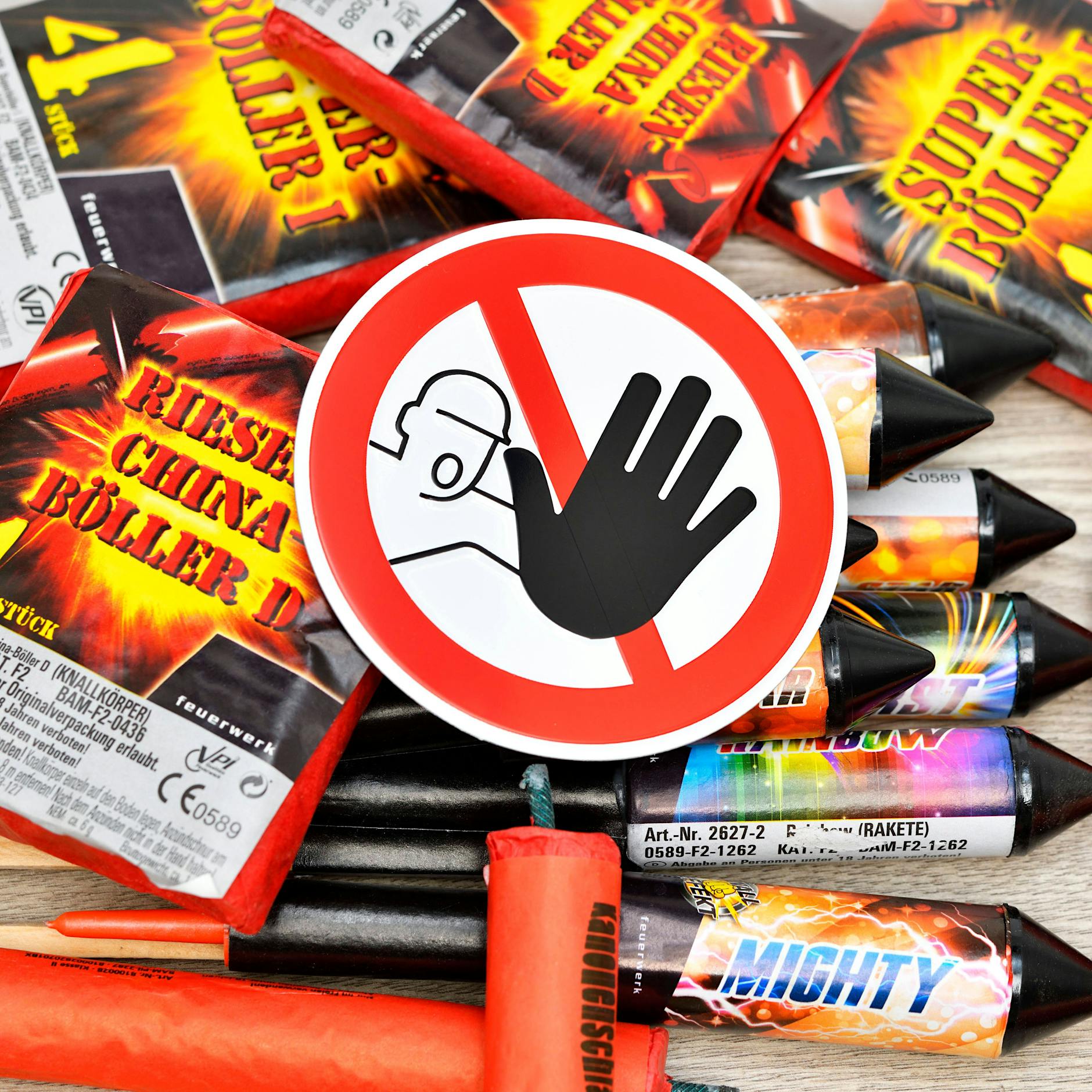 Es gibt ein Verkaufsverbot für Böller, aber … Hier lesen Sie, wo Sie JETZT noch Feuerwerk für die Silvesternacht bekommen!