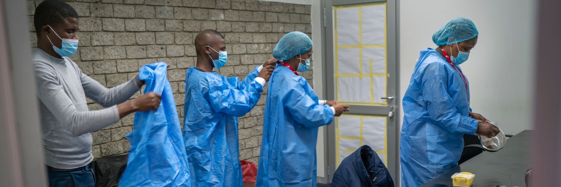 Medizinisches Personal in Johannesburg. In Südafrika ist eine neue Corona-Variante entdeckt worden.