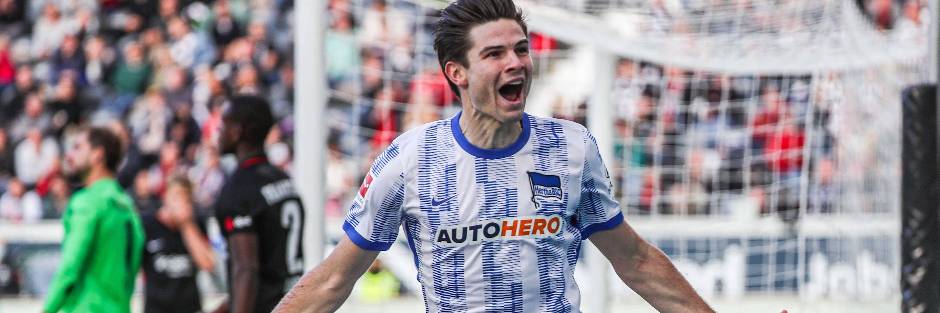 Jurgen Ekkelenkamp hat wieder GRund zum Jubeln. Dem Holländer winkt ein Platz in Herthas Startelf.