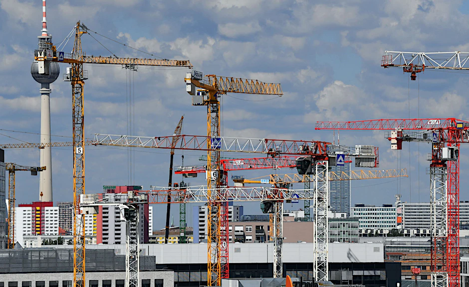 Die Baukräne kommen. In Berlin sollen in den nächsten fünf Jahren insgesamt 100.000 Wohnungen errichtet werden.&nbsp;