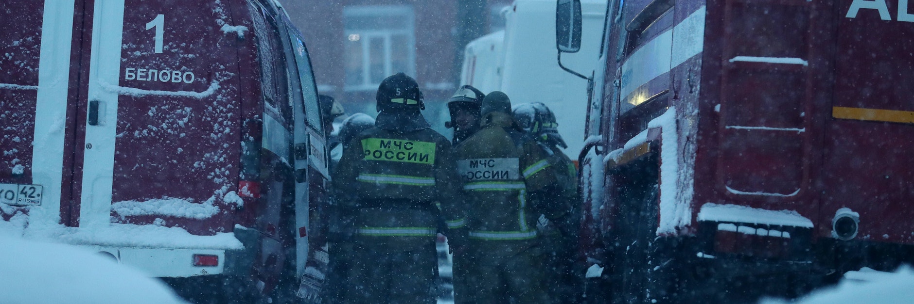 Rettungskräfte bei ihrem Einsatz beim&nbsp;Kohlebergwerk in der Stadt Kemerowo