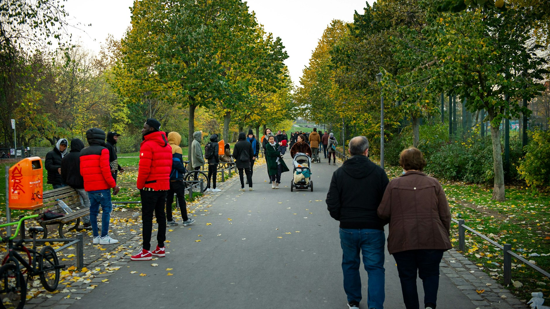 Fast nur Flaneure im Görlitzer Park in Berlin-Kreuzberg: Künftig zählt nur noch das konkrete Verhalten einer Person, um sie zu kontrollieren.&nbsp;