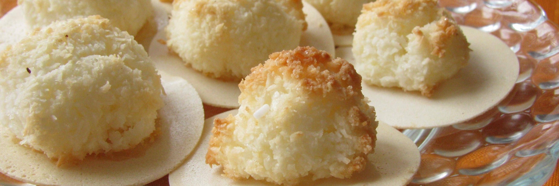 Besonders kalorienarm, aber lecker: Kokosmakronen enthalten kein Mehl.