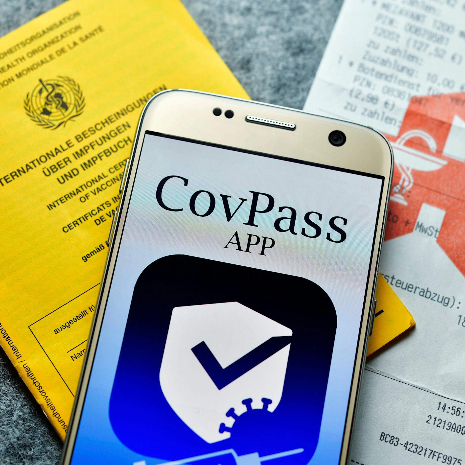 Corona-Impfnachweis: Wird das gelbe Heft zum Auslaufmodell?