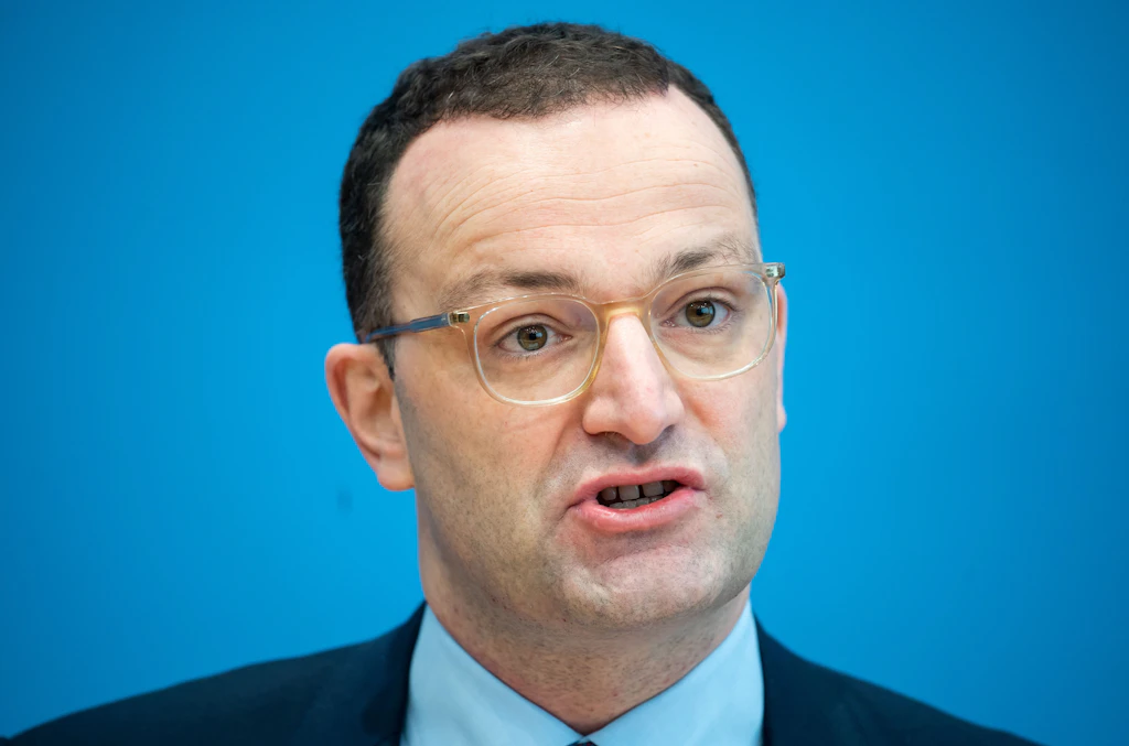Spahn: Lage ist so ernst wie nie, Kontakte massiv einschränken