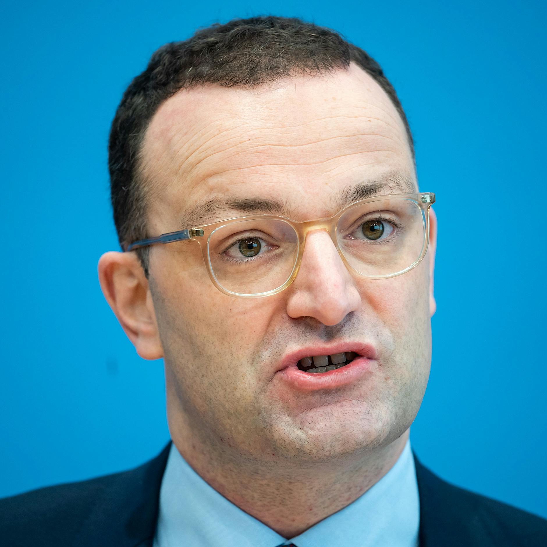 Spahn: Lage ist so ernst wie nie, Kontakte massiv einschränken