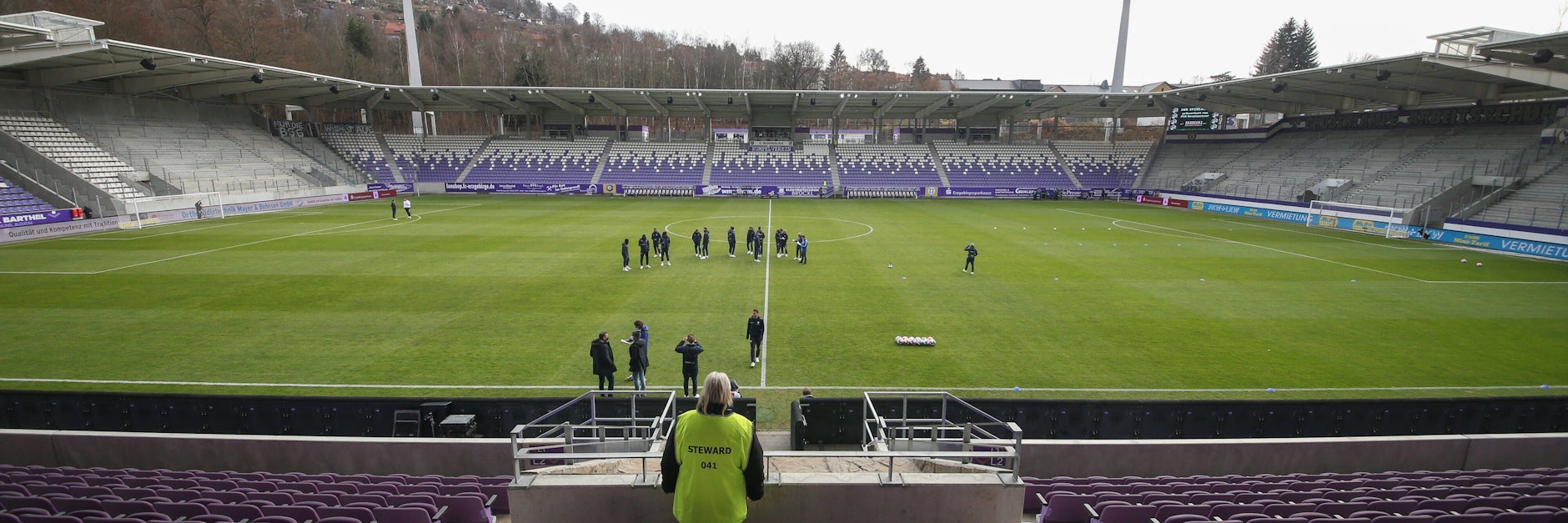 Die Zeit der Geisterspiele kehrt zurück: Das Stadion vom FC Erzgebirge Aue beim Spiel gegen den SV Darmstadt 98 am Sonnabend.