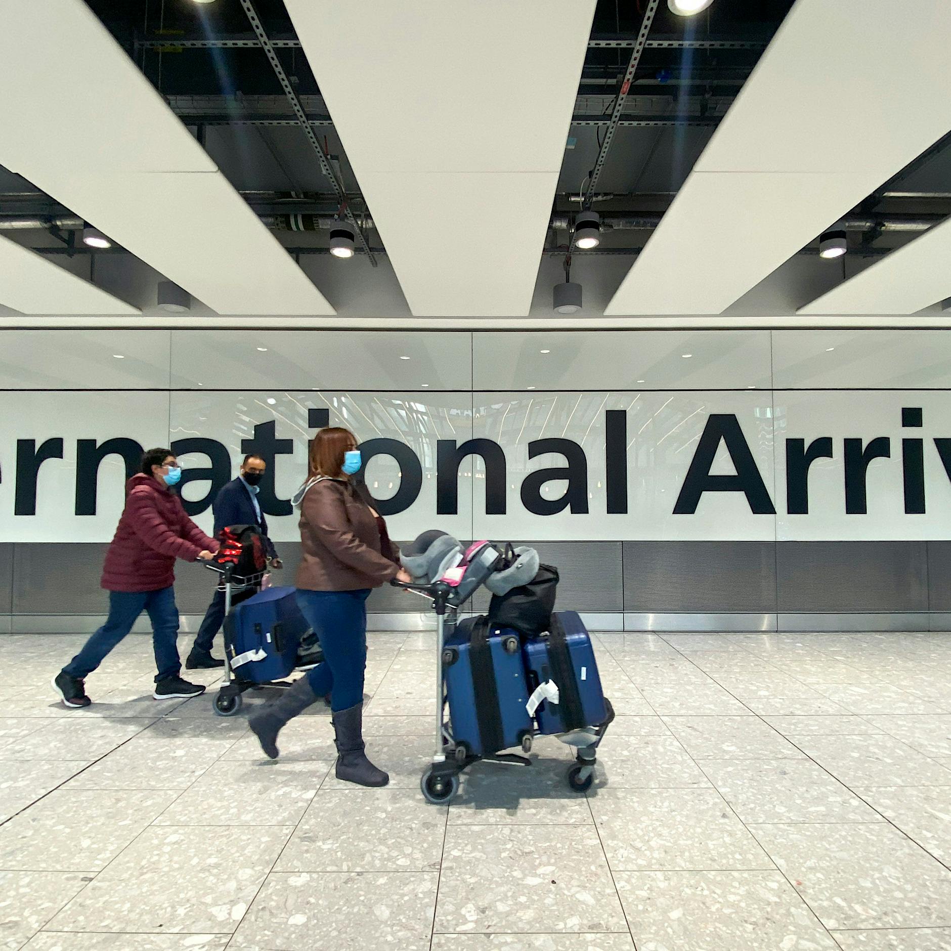 Wegen Omikron: Großbritannien verschärft Einreiseregeln für alle drastisch