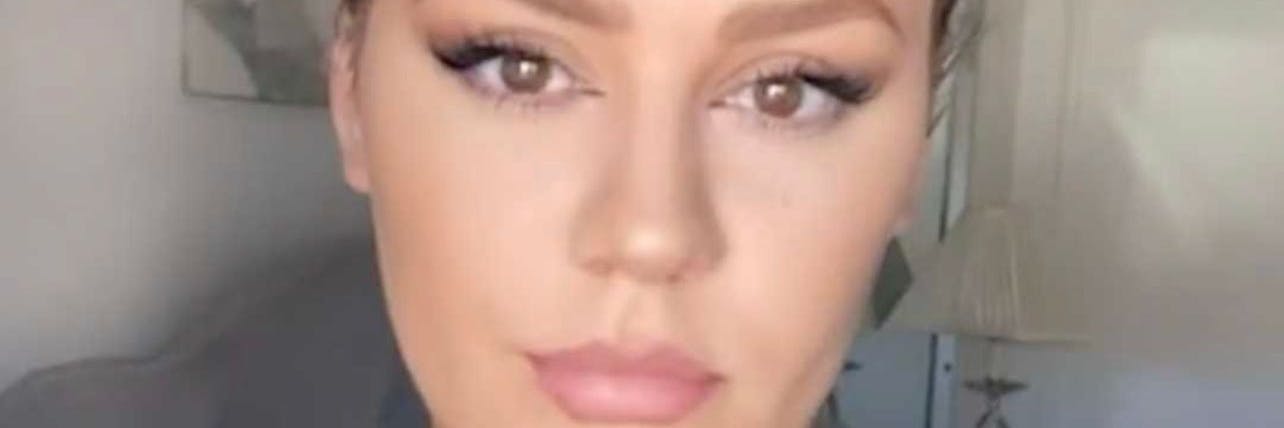 Chloe Fountain ist laut eigener Aussage gelernte Visagistin.