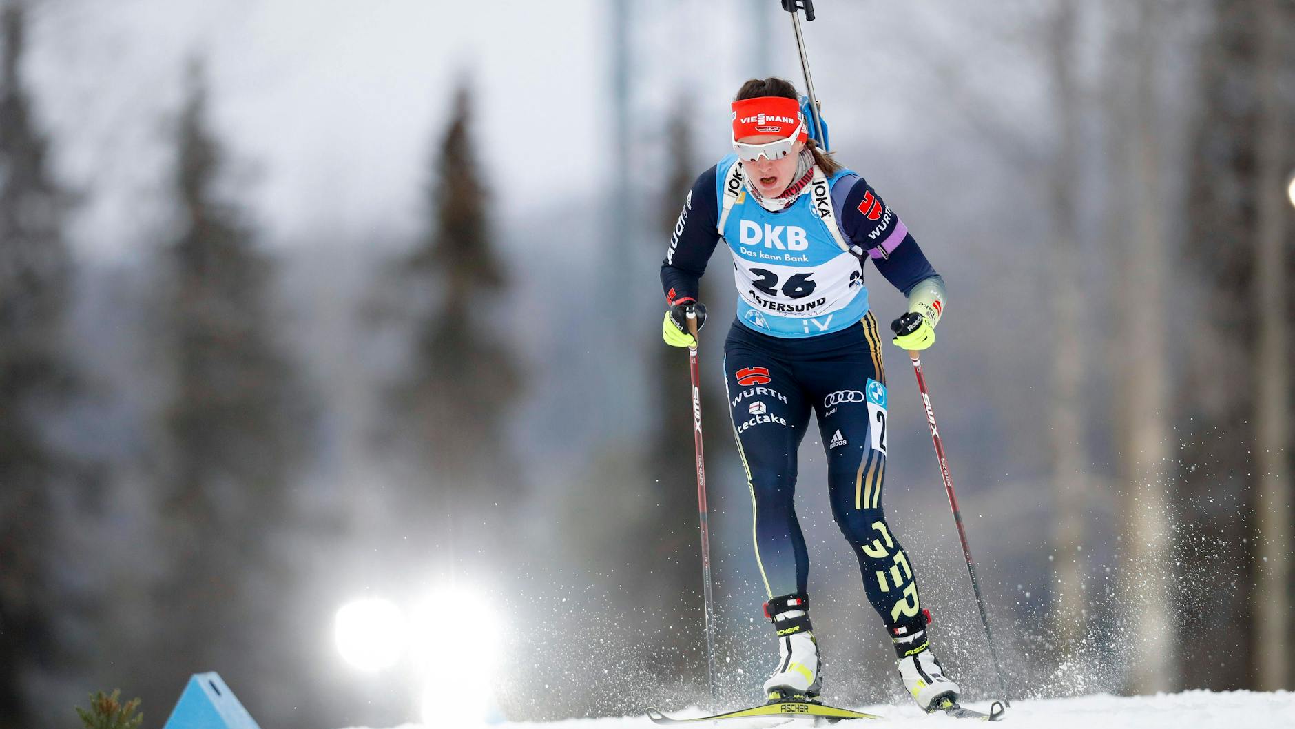 Denise Herrmann sorgte als Dritte für das beste Ergebnis der deutschen Biathleten beim Weltcup-Auftakt in Schweden.