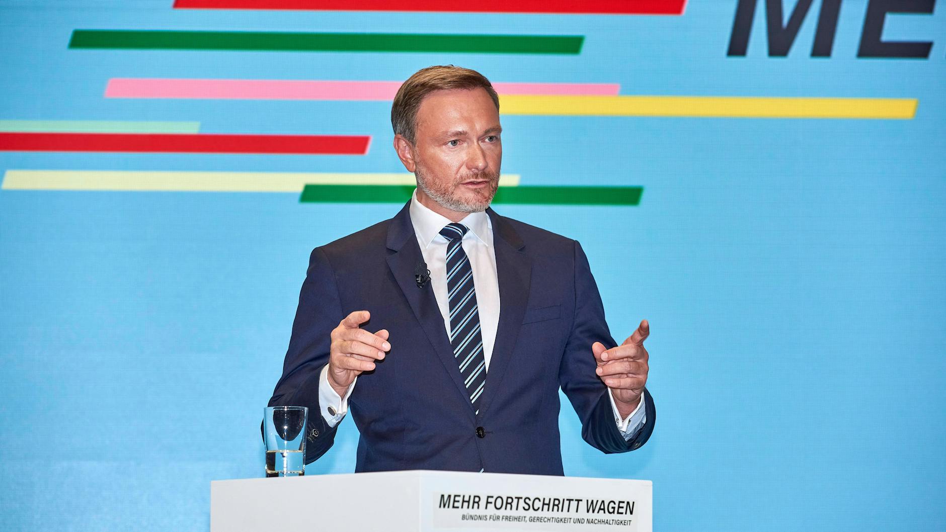 FDP-Chef Christian Lindner kündigte an, der Corona-Krisenstab werde in der nächsten Woche schon die Arbeit aufnehmen.