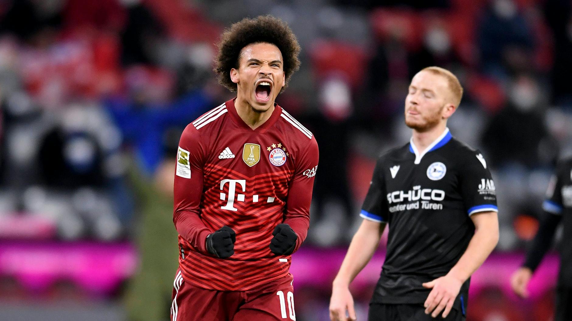 Ein Schlenzer von Leroy Sané lässt den FC Bayern gegen Bielefeld jubeln. 