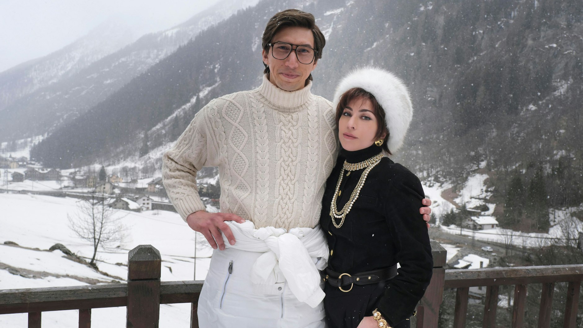 Adam Driver als Maurizio Gucci und Lady Gaga als Patrizia Reggiani in „House of Gucci“