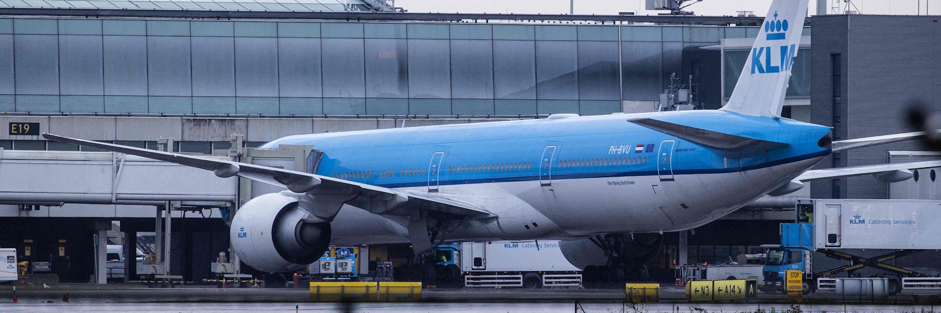 Ankunft einer Maschine aus Südafrika auf dem Amsterdamer Flughafen Schiphol Airport (Symbolbild)
