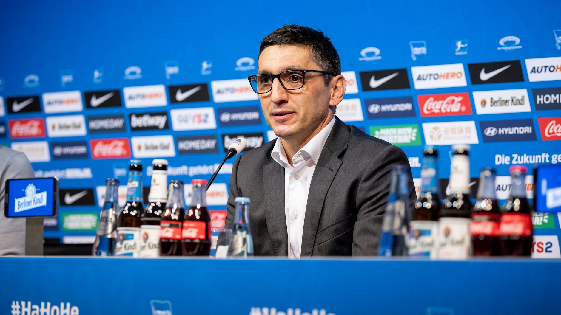 Tayfun Korkut soll Hertha BSC Stabilität verleihen. Der Schwabe folgt auf Cheftrainer Pal Dardai und unterschrieb einen Vertrag bis Saisonende.