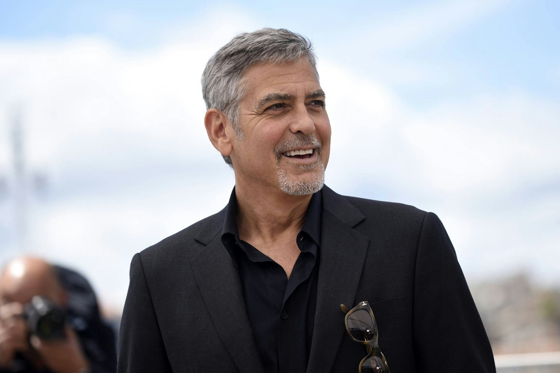 Weltstar George Clooney hat die Millionen, um sich einen Fußballklub zu leisten.