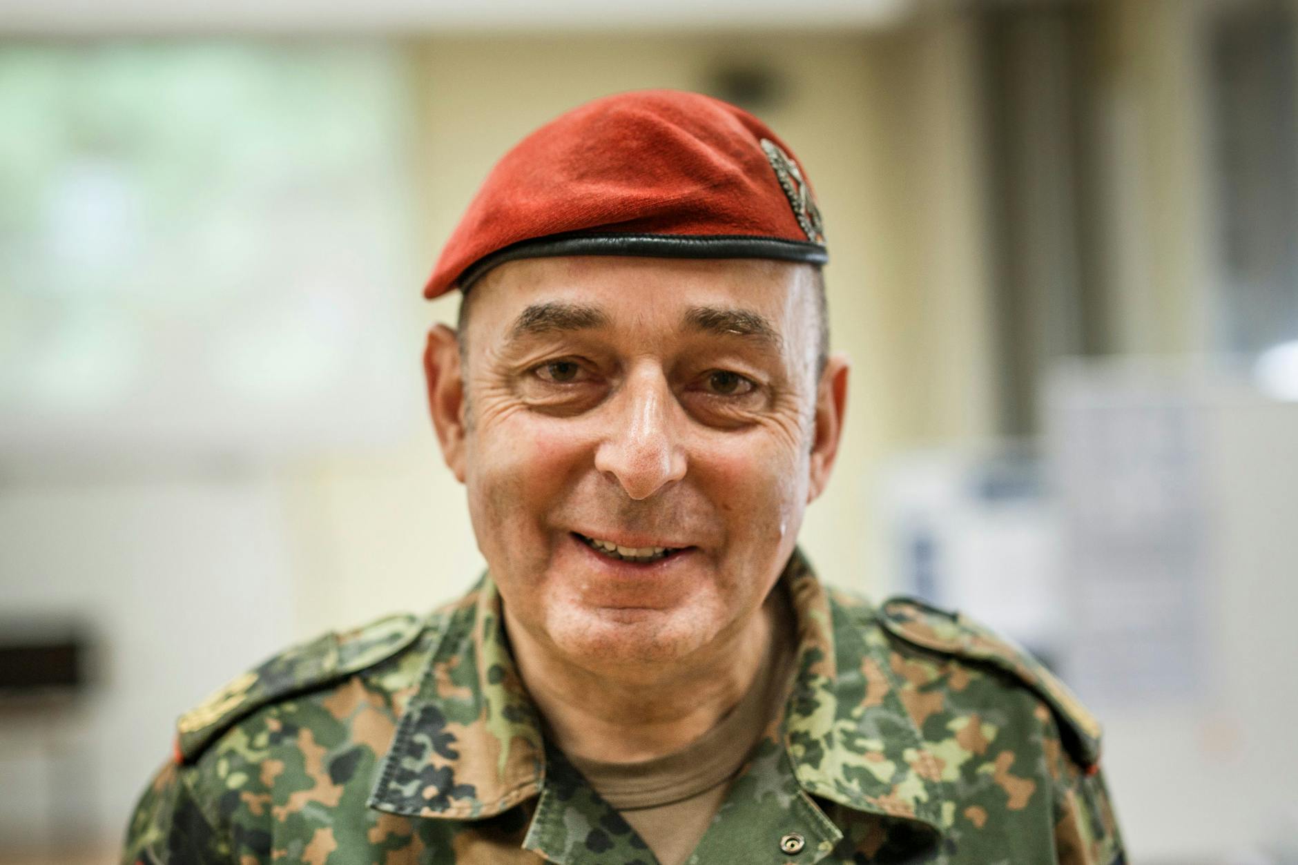 Generalmajor Carsten Breuer in der Operationszentrale des Kommandos Territoriale Aufgaben der Bundeswehr in der Julius-Leber-Kaserne. 