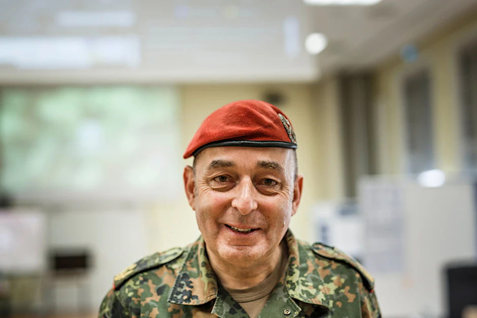 Generalmajor Carsten Breuer in der  Operationszentrale des Kommandos Territoriale Aufgaben der Bundeswehr in der Julius-Leber-Kaserne.&nbsp;