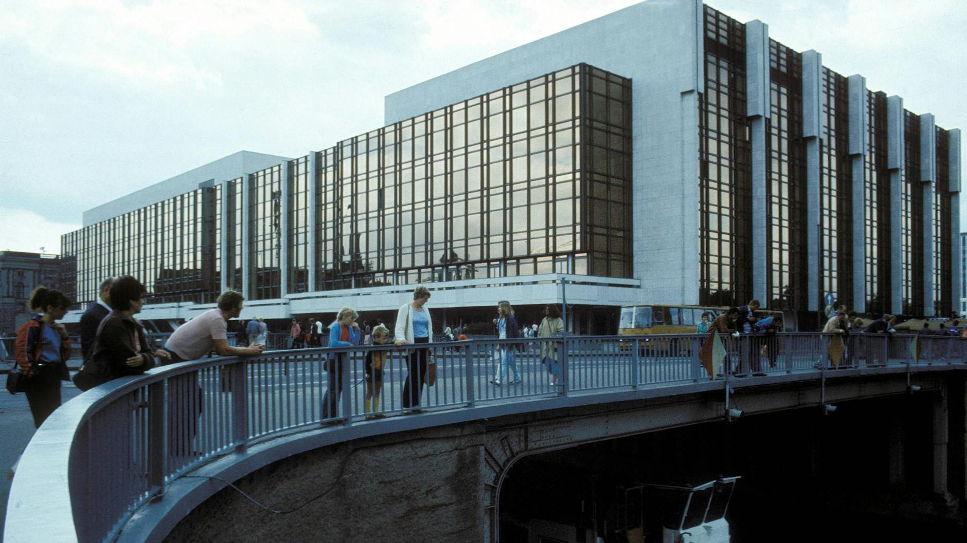 Berliner DDR Museum zeigt Bau-Modelle des Palastes der Republik