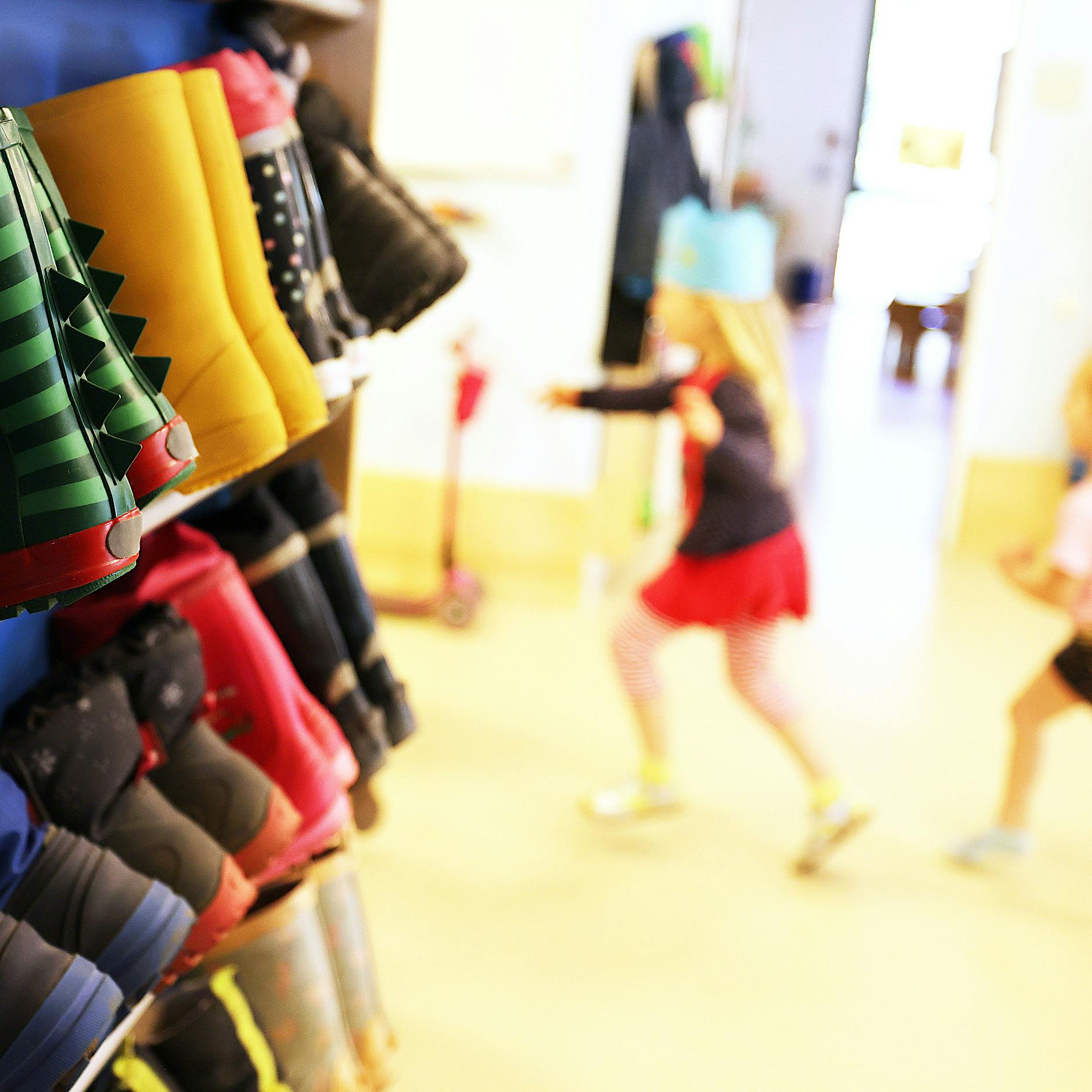 Corona in der Kita: „Solange du geimpft bist, kannst du arbeiten“