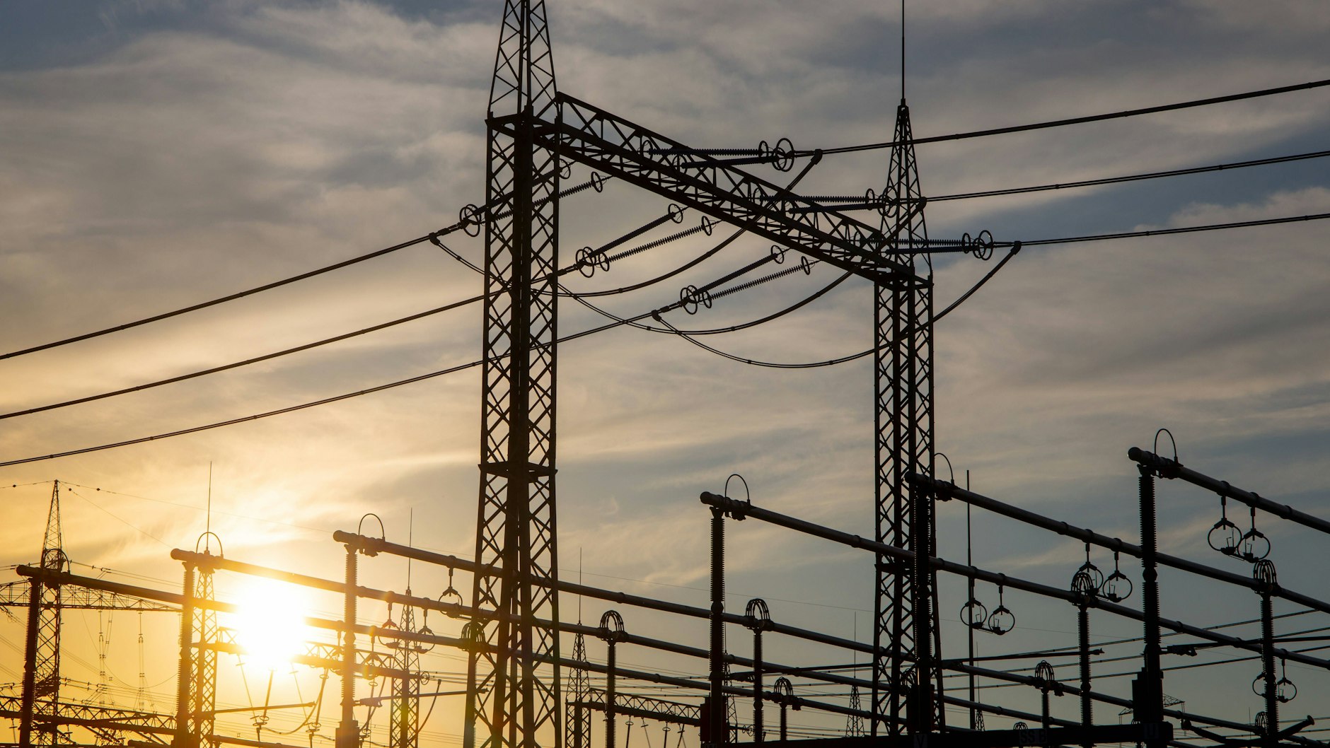 Ein Umspannwerk. Wird es künftig genug Strom geben, wenn tagelang keine Sonne scheint und kein Wind weht?