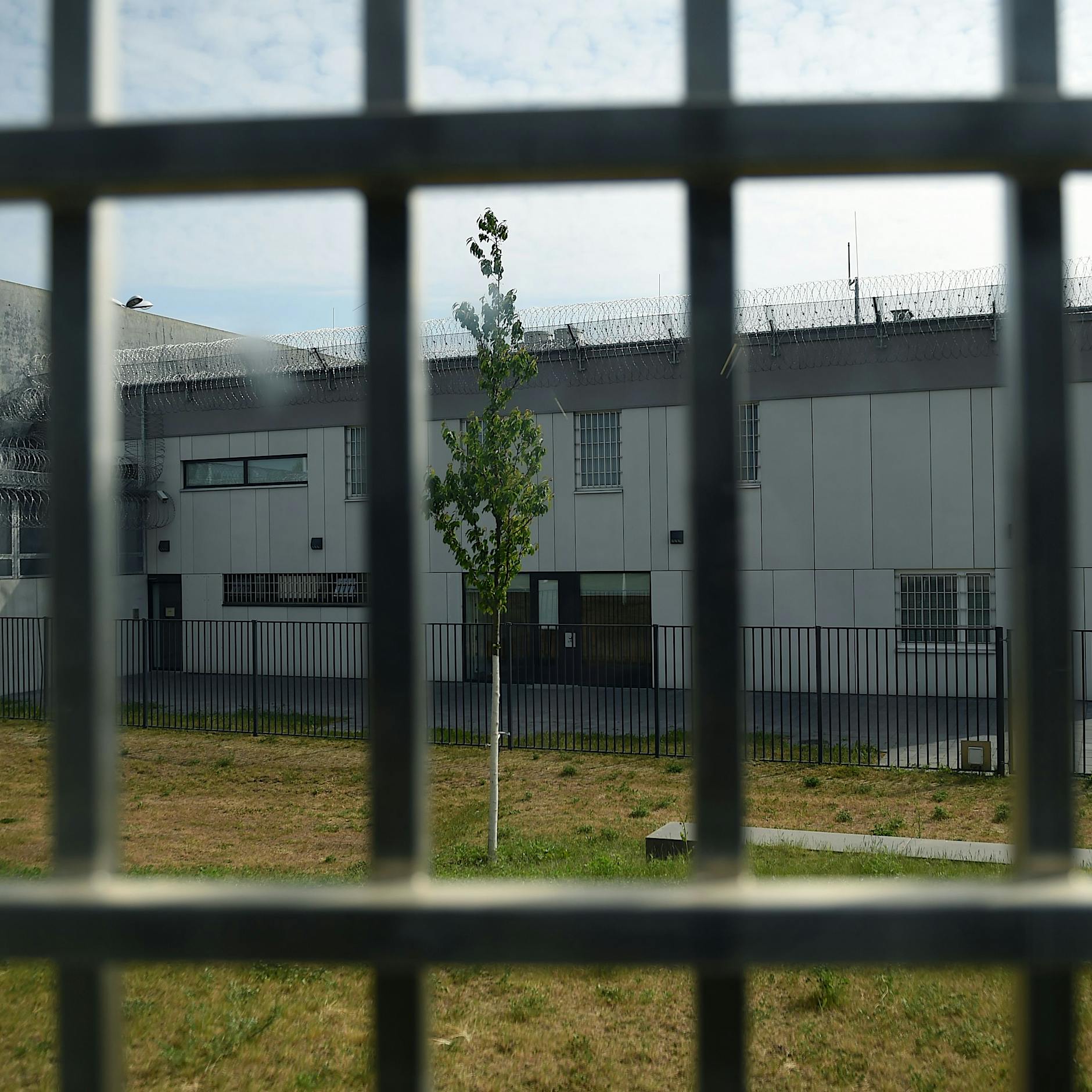 Quarantäne im Gefängnis: Hunderte Häftlinge dürfen Zellen nicht verlassen