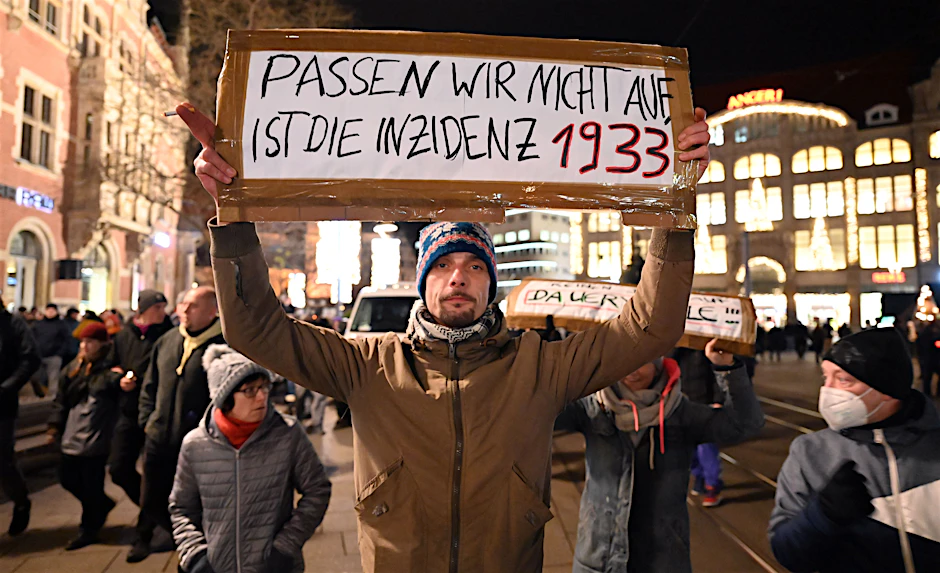 Ein Demonstrant auf dem Anger in Erfurt
