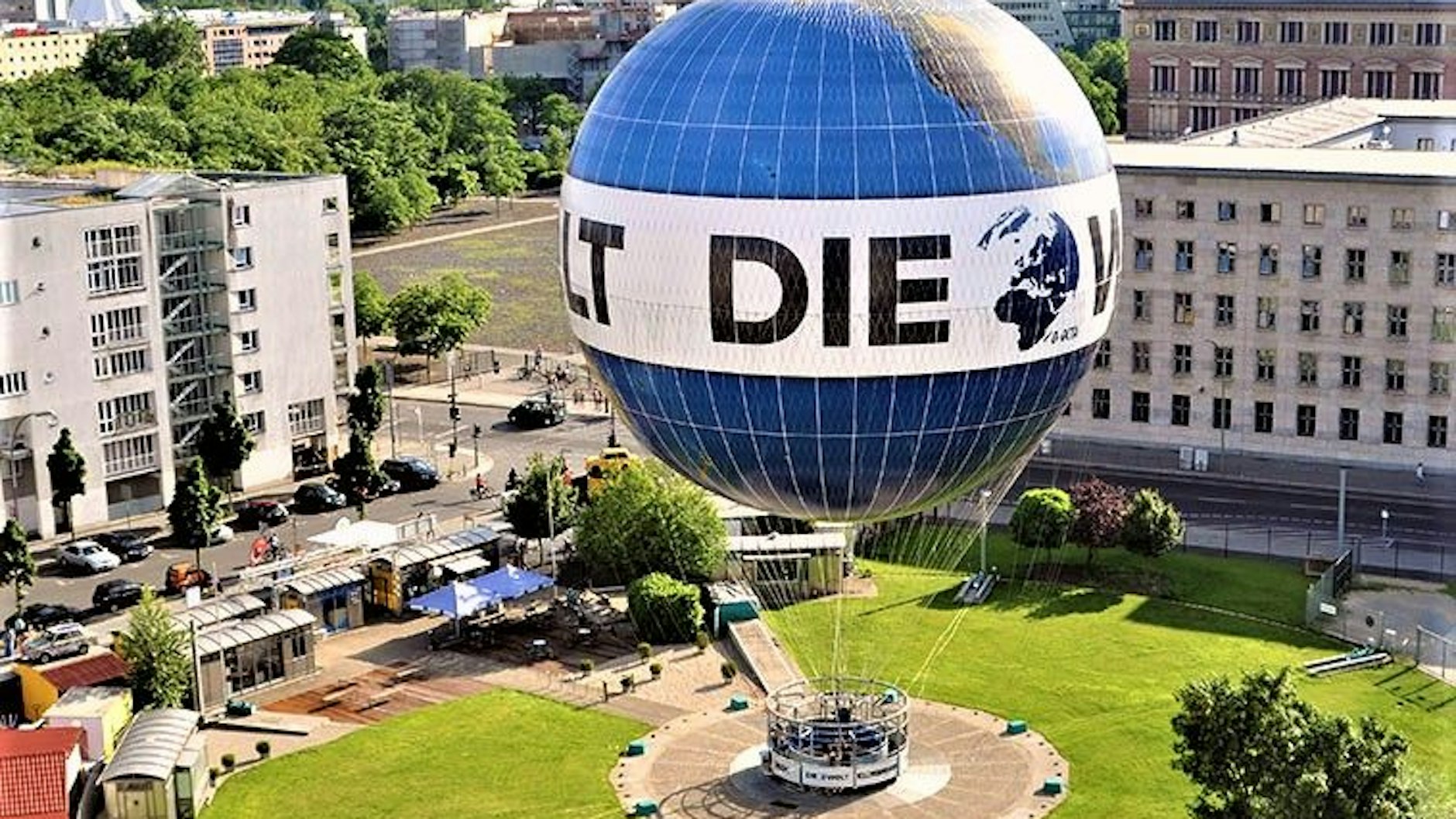 Der Himmel über Berlin: 15 Minuten staunen, raten und fotografieren