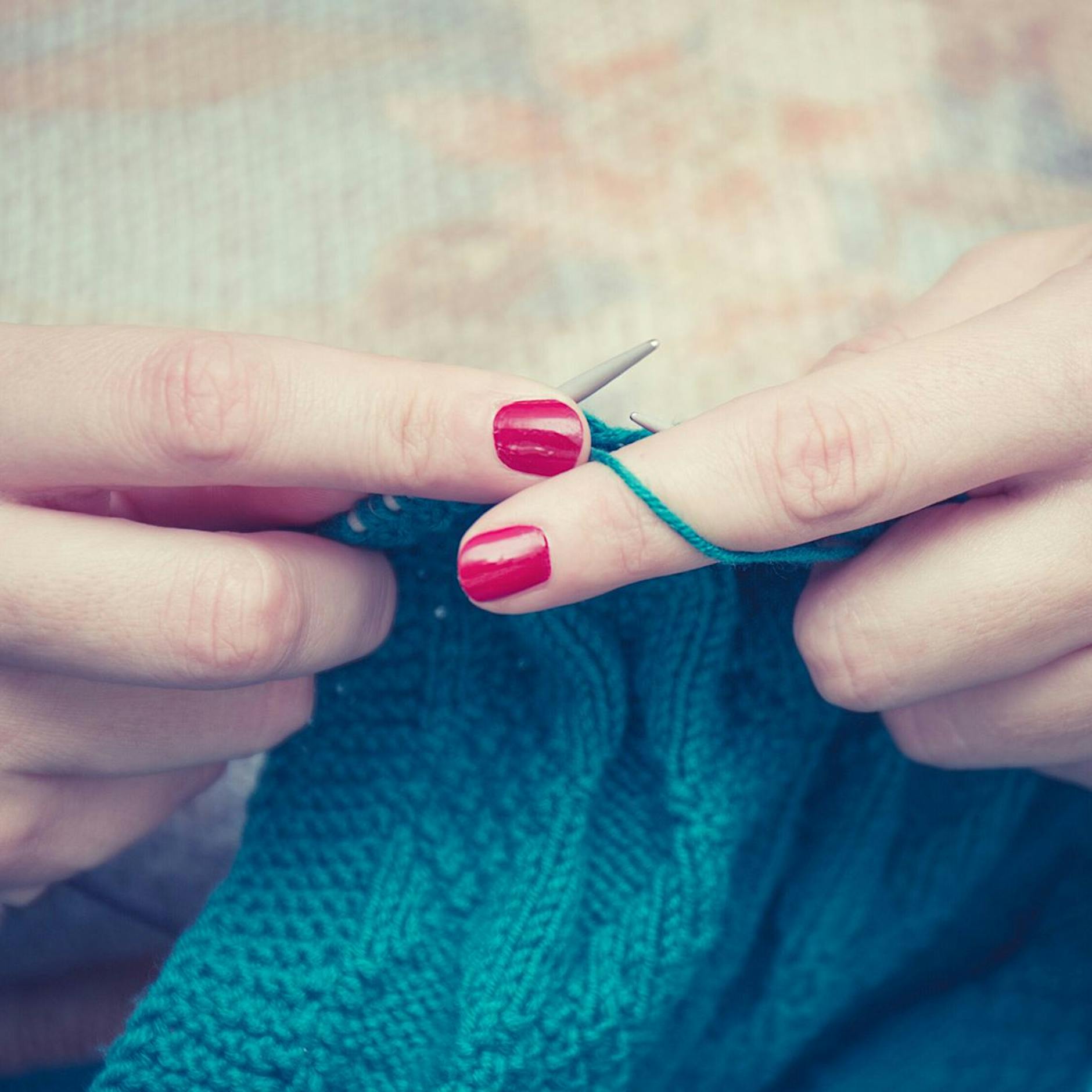 Trend Handarbeit: Stricken macht richtig Spaß – DARUM sollten Sie es unbedingt lernen!