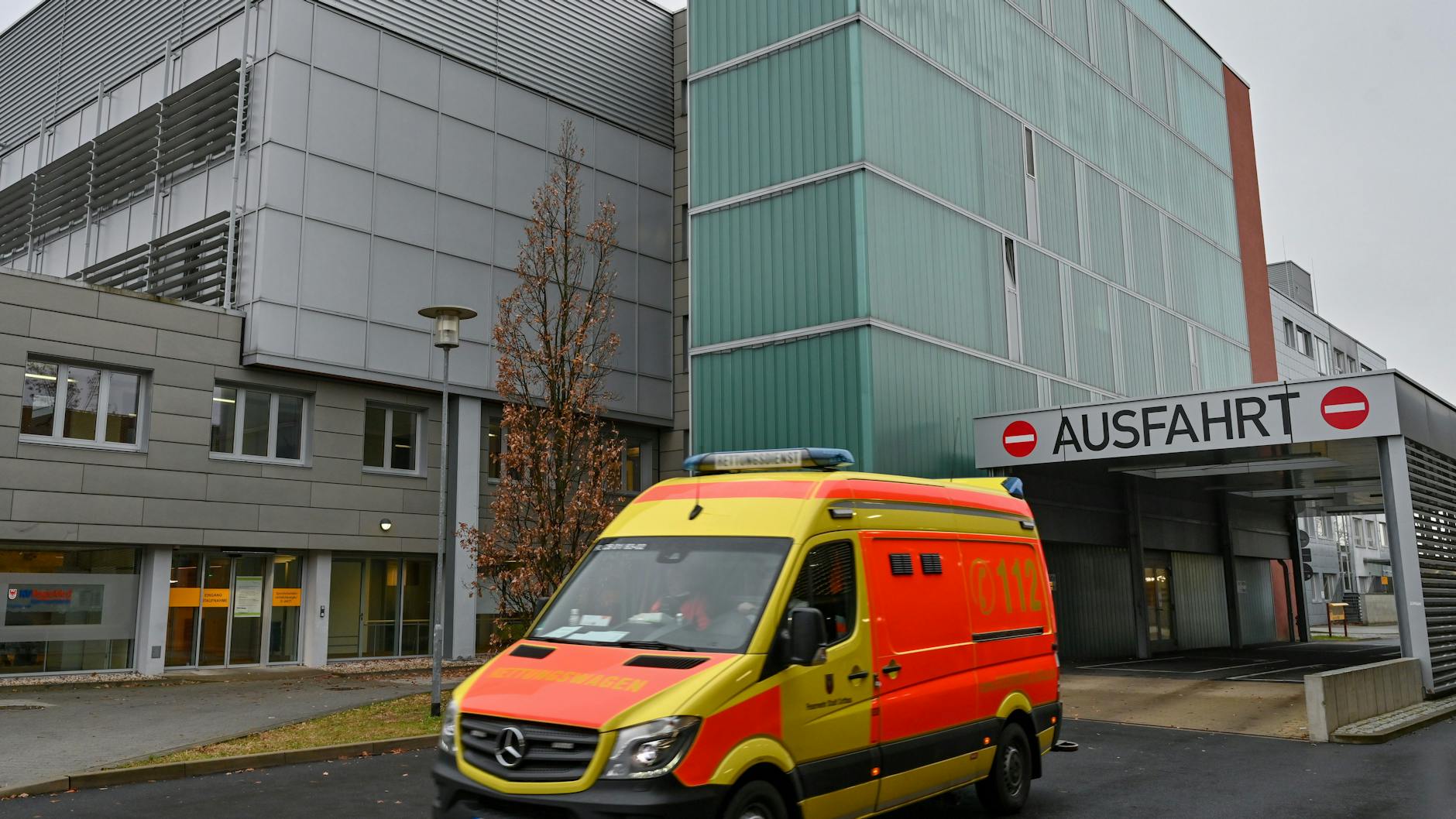 Das Carl-Thiem-Klinikum (CTK) in Cottbus. Das Klinikum hat Strafanzeige wegen einer Corona-Falschmeldung gestellt, die sich derzeit auf WhatsApp verbreitet. 
