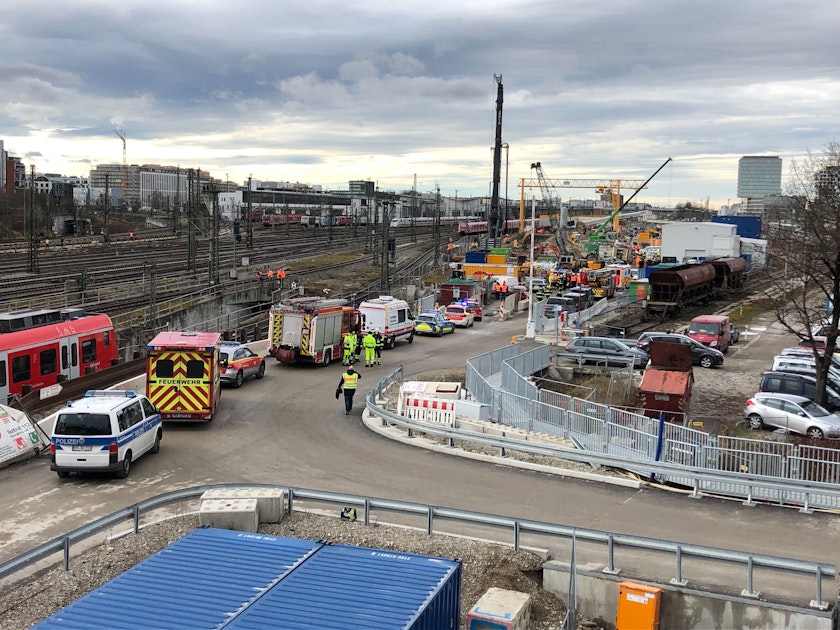 munchen verletzte nach explosion an bahngleisen zugverkehr eingestellt