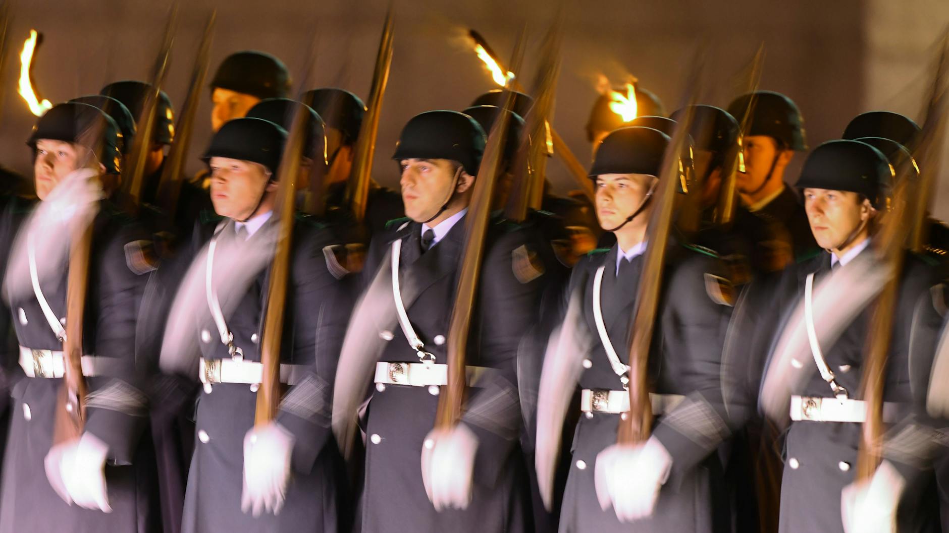 Der Große Zapfenstreich ist das feierlichste Zeremoniell der Bundeswehr und besonderen Anlässen vorbehalten. (Symbolbild)