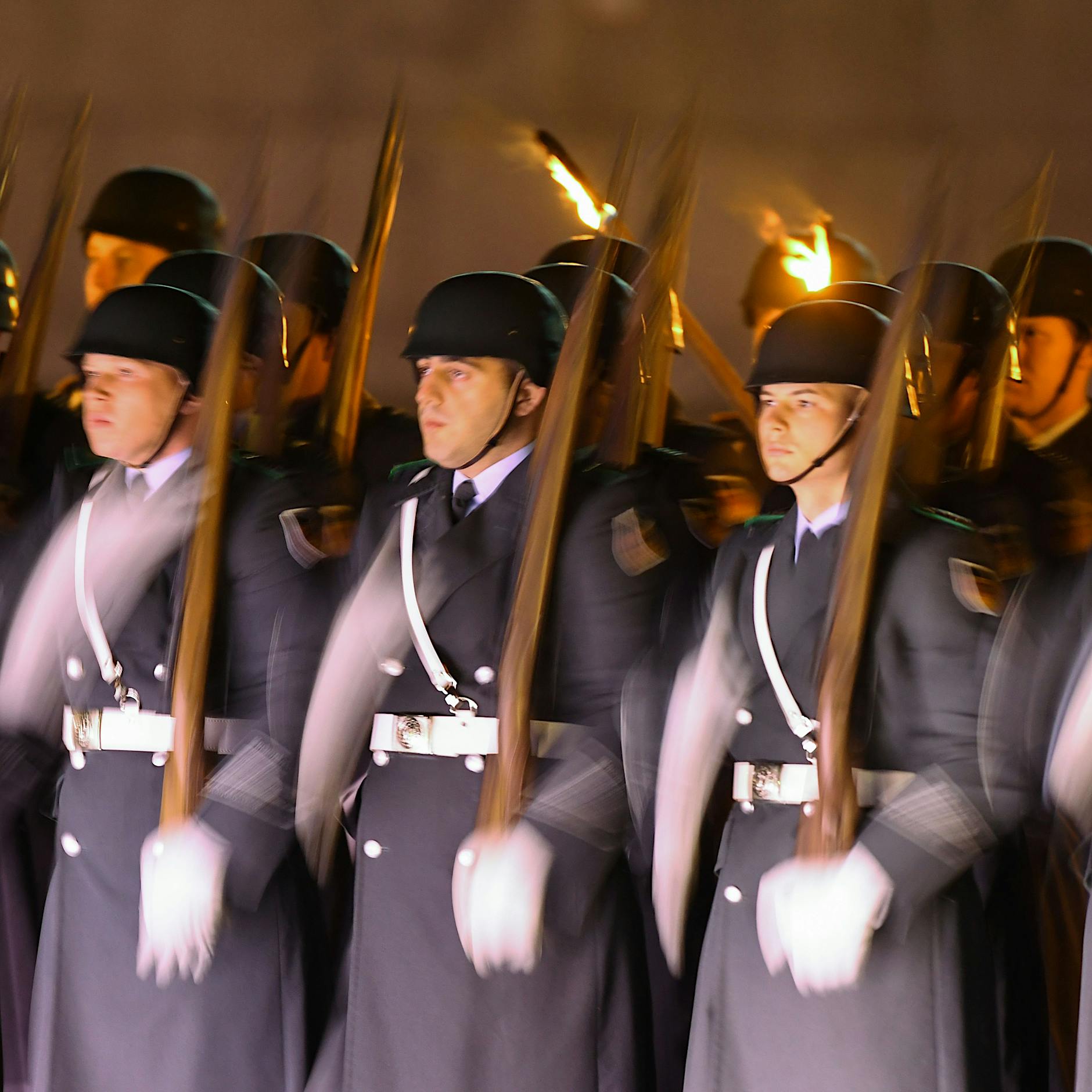 Orchester unter Druck: Von Merkels Zapfenstreich-Wünschen überrascht