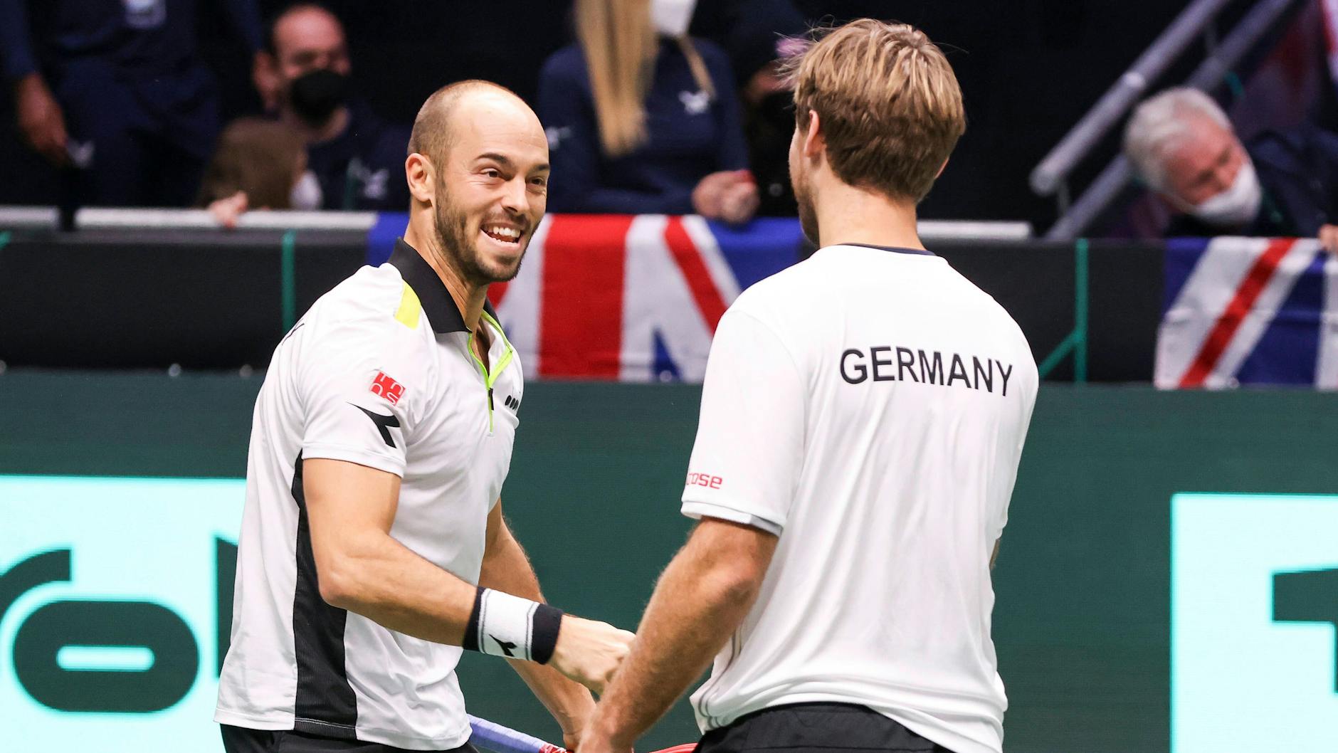 Tim Pütz and Kevin Krawietz haben mit dem deutschen Davis-Cup-Team das Halbfinale erreicht. 