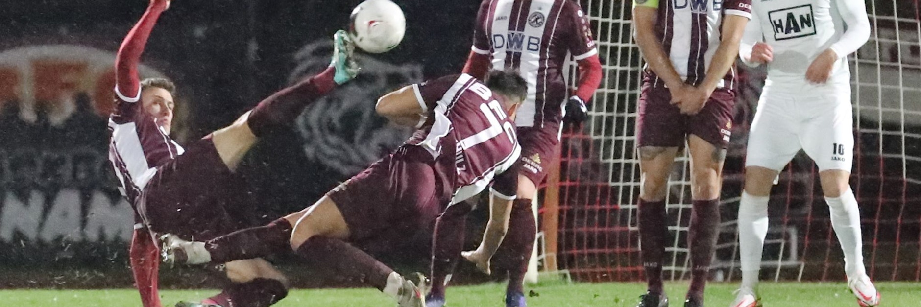 Auch beim BAK schont Dynamo-Ass Philip Schulz (M.) weder sich noch den Gegner. Kollege Chris Reher kommt er eher unfreiwillig ins Gehege.