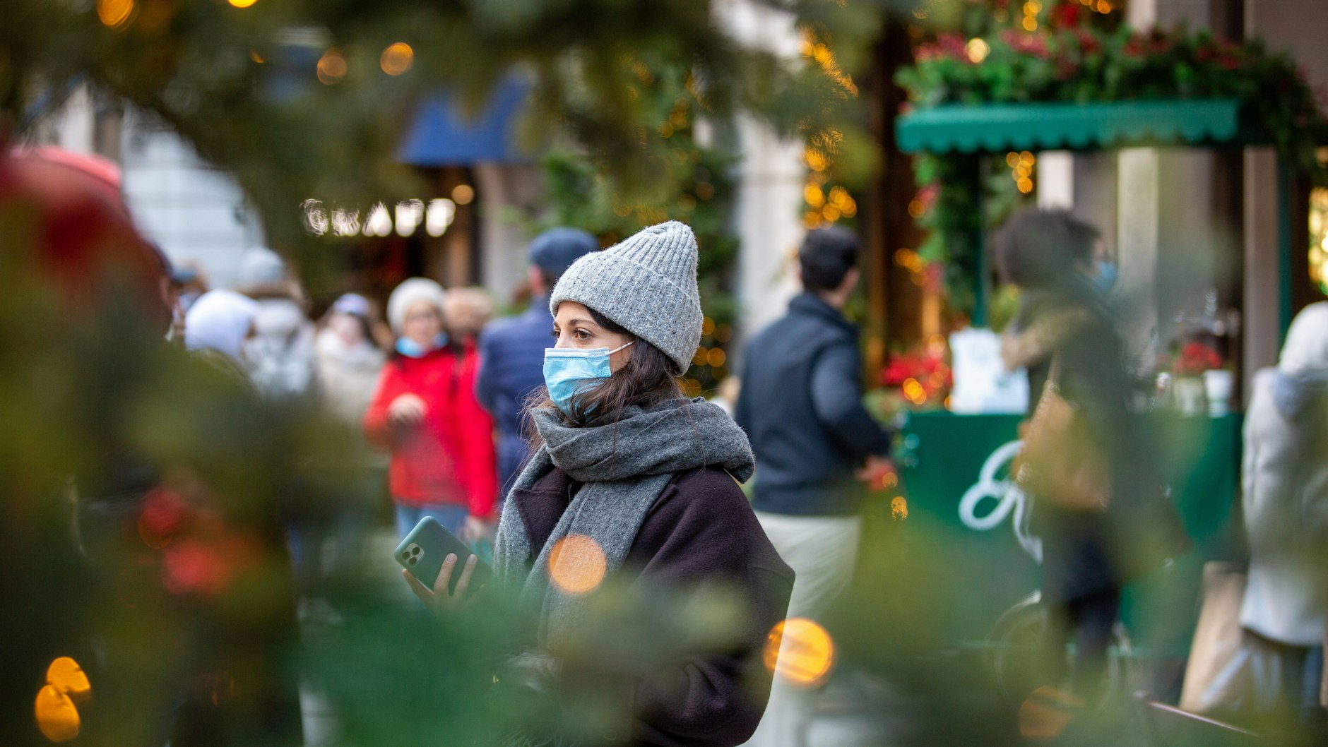 Reiserückkehrer können die&nbsp;Omikron-Variante schon eine Weile eingeschleppt haben, sagen Fachleute.