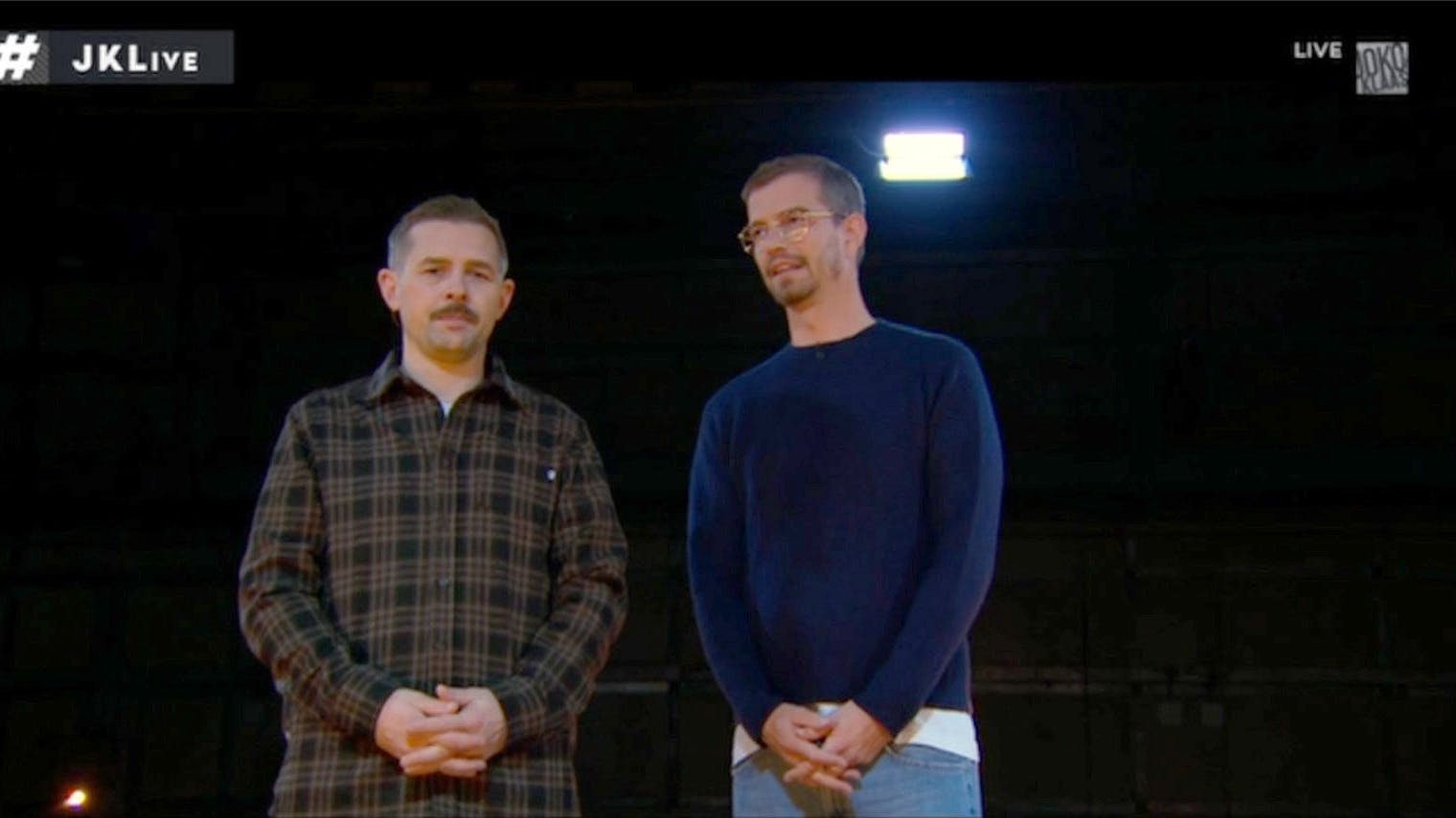 Joko (r) und Klaas in ihrer Show bei ProSieben auf. 