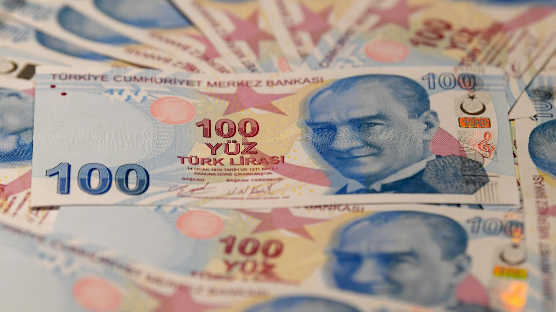 Banknoten mit türkischen Lira.