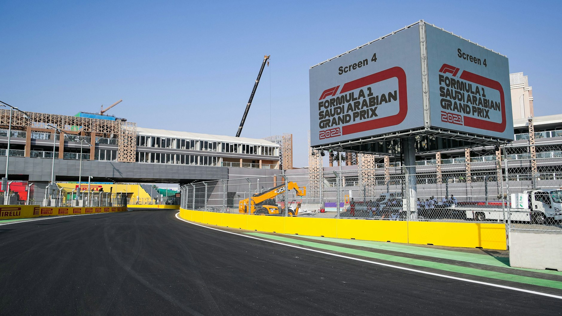 Eng geht es auf dem neuen Formel-1-Kurs Jeddah Corniche Circuit in Saudi-Arabien zu. 