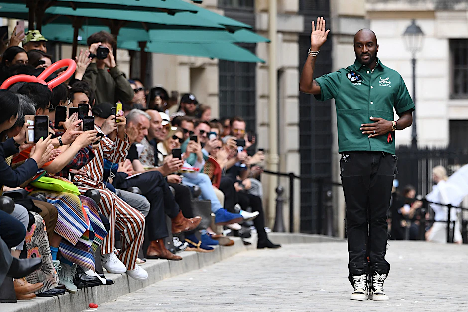 Am Mittwoch konnte&nbsp;Virgil Abloh nicht mehr vor sein Publikum treten, auch wenn er bis zuletzt an den Vorbereitungen der Show in Miami beteiligt gewesen sein soll. Hier ist er im Juni 2019 zu sehen. In jenem Jahr erfuhr er von seiner unheilbaren Krankheit.