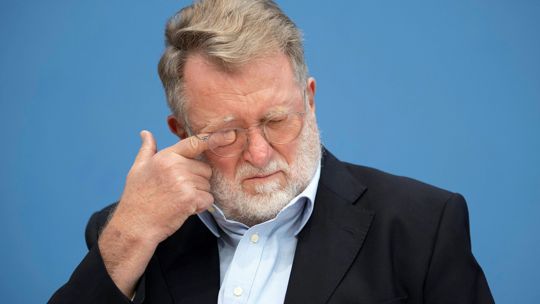 Der Ulmer Virologe und Stiko-Vorsitzende Thomas Mertens beklagt, stellenweise von der Politik alleingelassen worden zu sein.