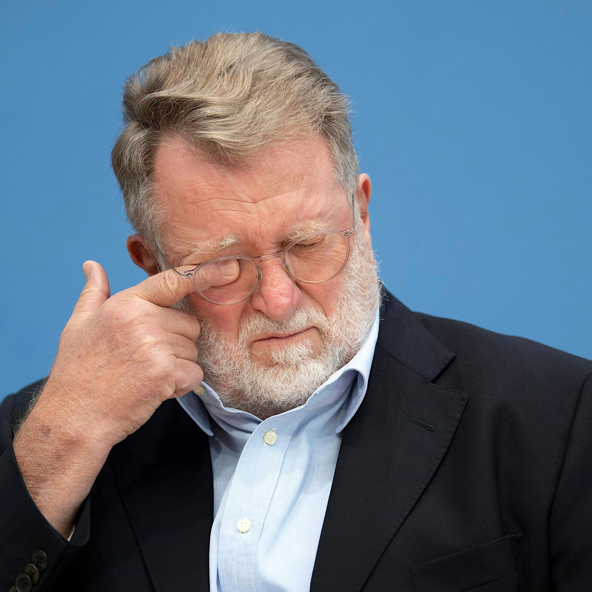 Booster-Empfehlung zu spät: Stiko-Vorsitzender Mertens räumt Fehler ein