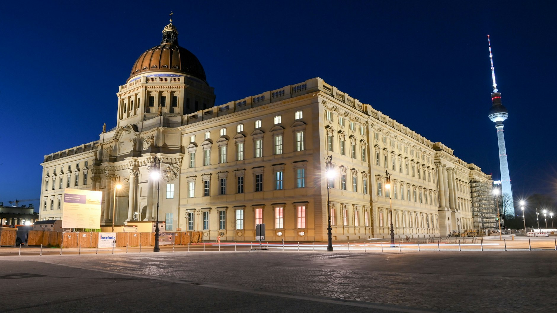Das Humboldt-Forum wurde im wiederaufgebauten Berliner Schloss, als Zentrum für Kultur, Kunst und Wissenschaft eröffnet. Seitdem hagelte es Kritik.