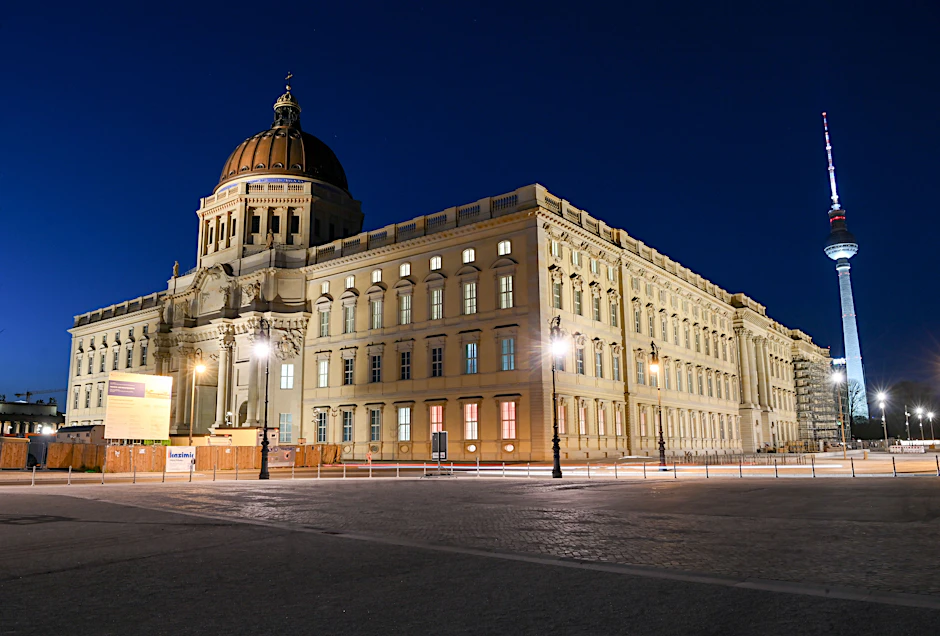Das Humboldt-Forum wurde im wiederaufgebauten Berliner Schloss, als Zentrum für Kultur, Kunst und Wissenschaft eröffnet. Seitdem hagelte es Kritik.